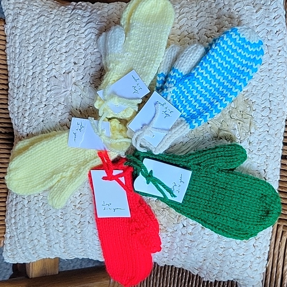 Handmade mittens, size 2-4 years